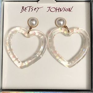 NWT | Betsey Johnson | Clear Glitter Confetti & Pearl Heart Earrings